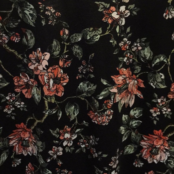 LuLaRoe Tops - 3xl lynnae